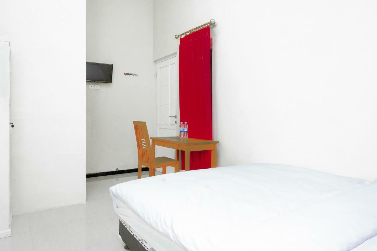 Oyo 314 Emas 23 Guest House Syariah Маланг Екстер'єр фото